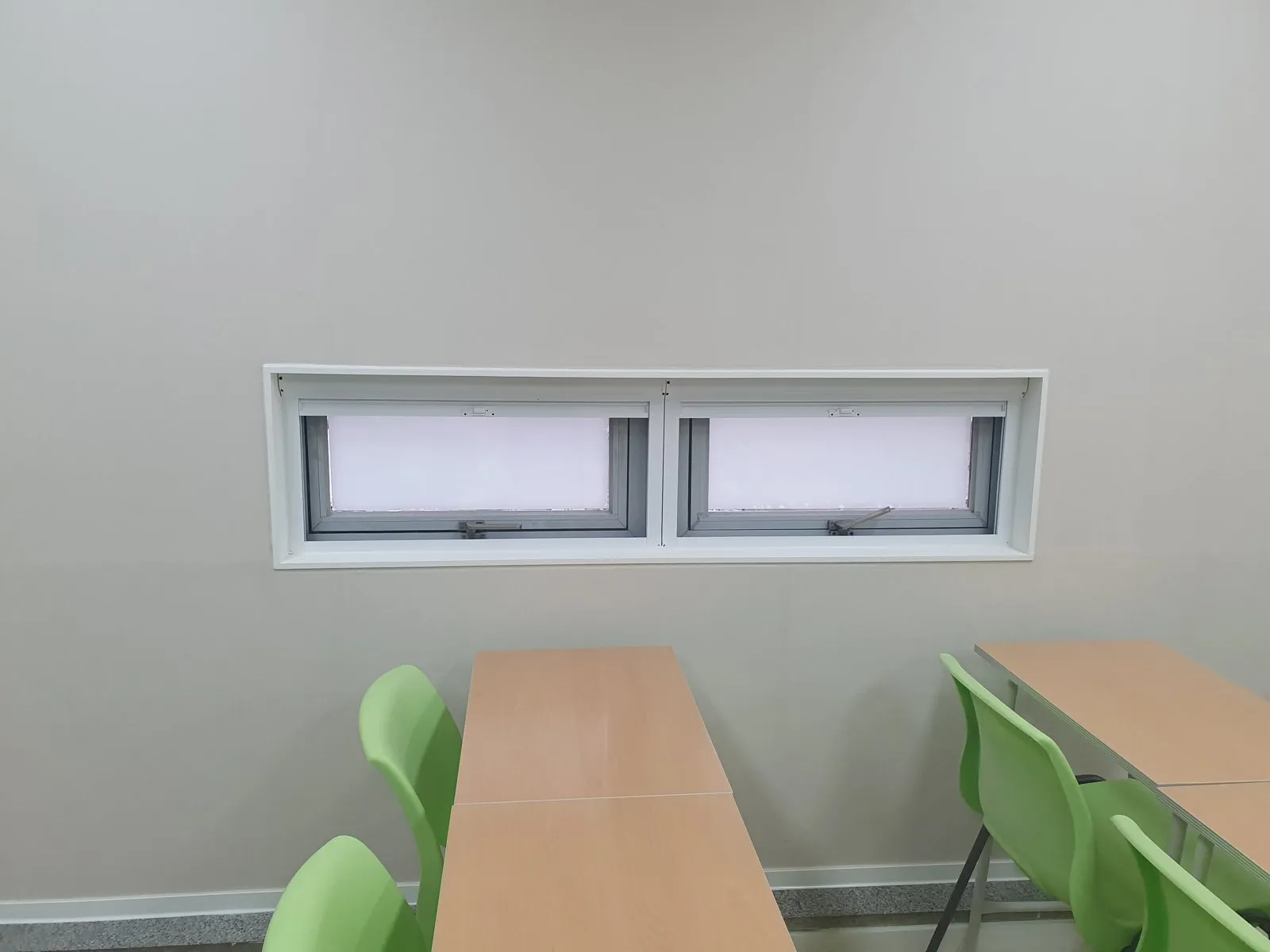 대치동 학원 롤방충망 시공 사진